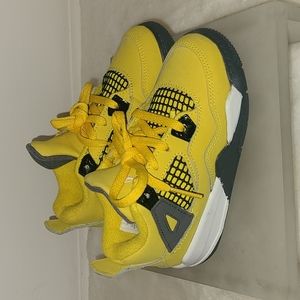 NWOT AIR JORDAN 4 RETRO "Lightning 2021"| 9c